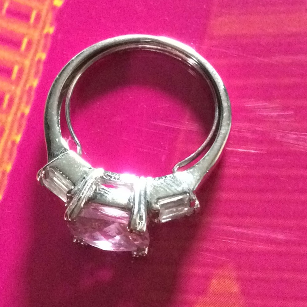 Pink stud sz9 ring - Picture 3 of 6